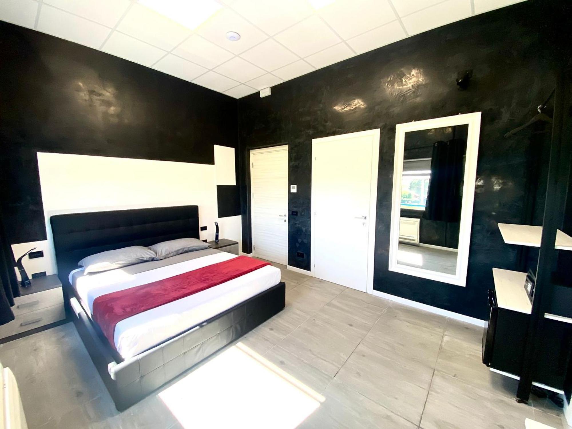 Hotel Tech Brembate Kültér fotó